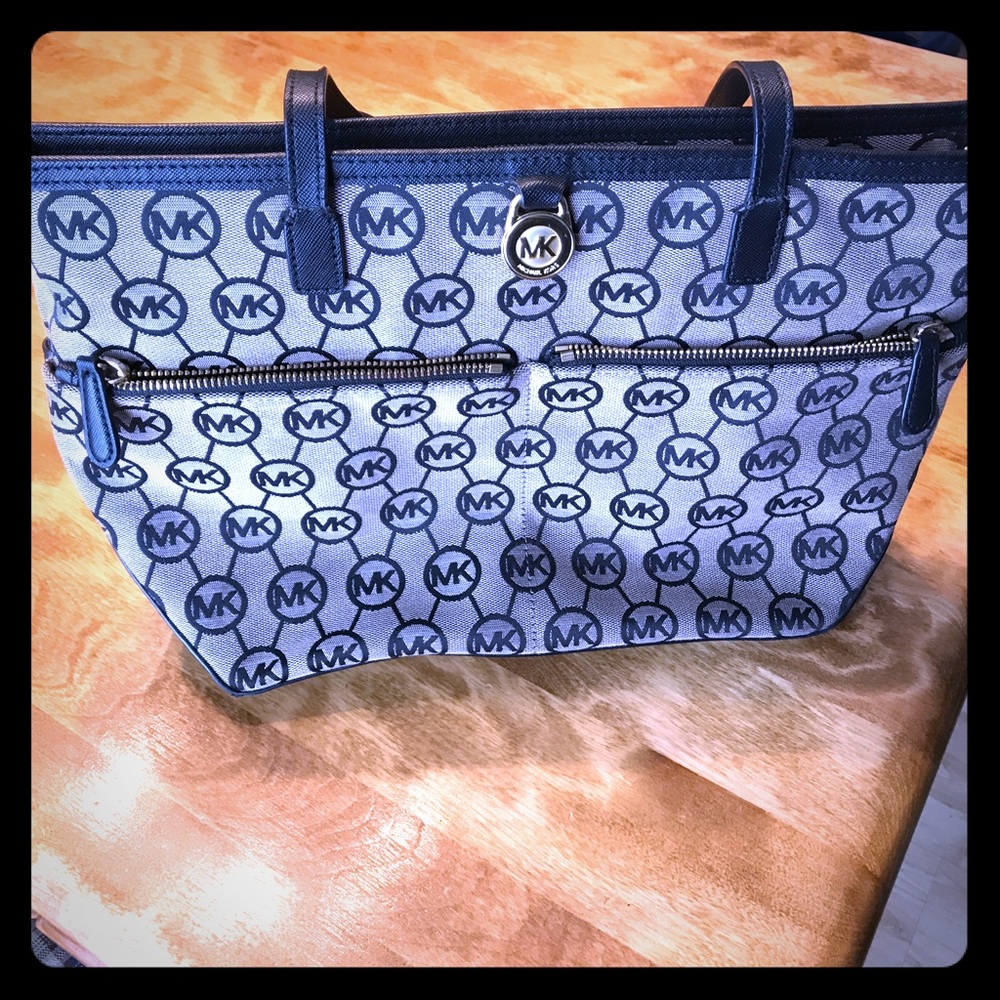 Michael Kors Signature tote